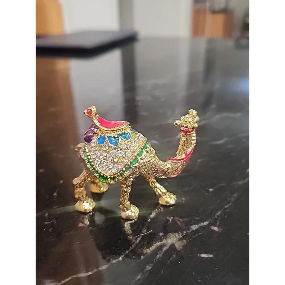 Camel Trinket Box Enamel Magnetic Hinged Rhinestone Ring Box